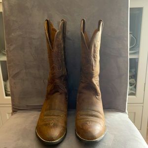 Women’s western boots Ariat size 8 B